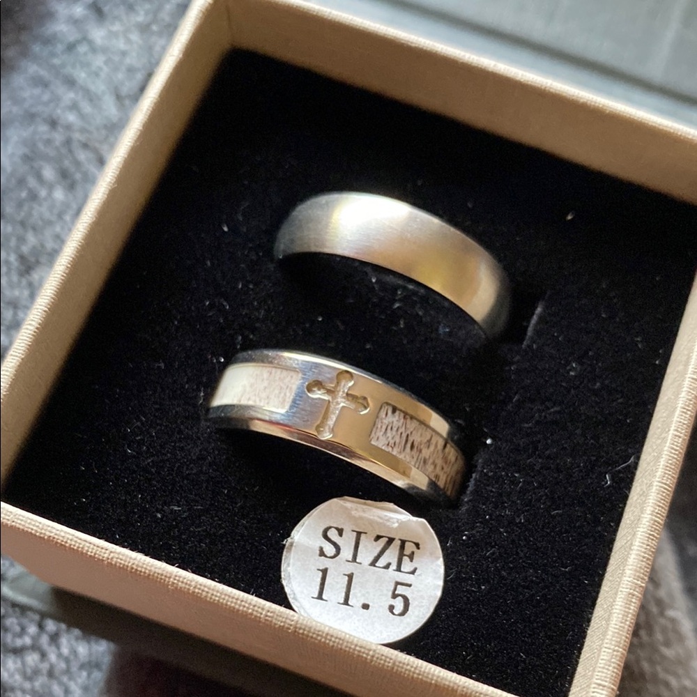 Silver Men's Ring Set with Cross Design